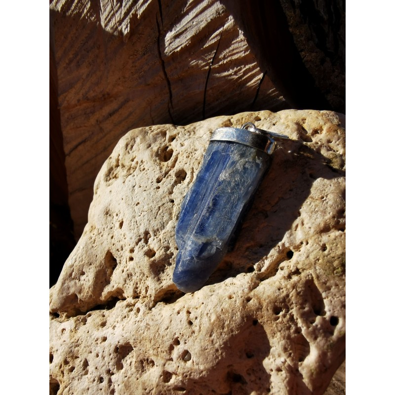 Cyanite - Pendentif 8.3 gr Cyanite - Pendentif 8.3 gr